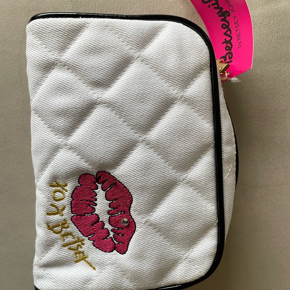 Betsey Johnson White Quilted Bag with pink Lips